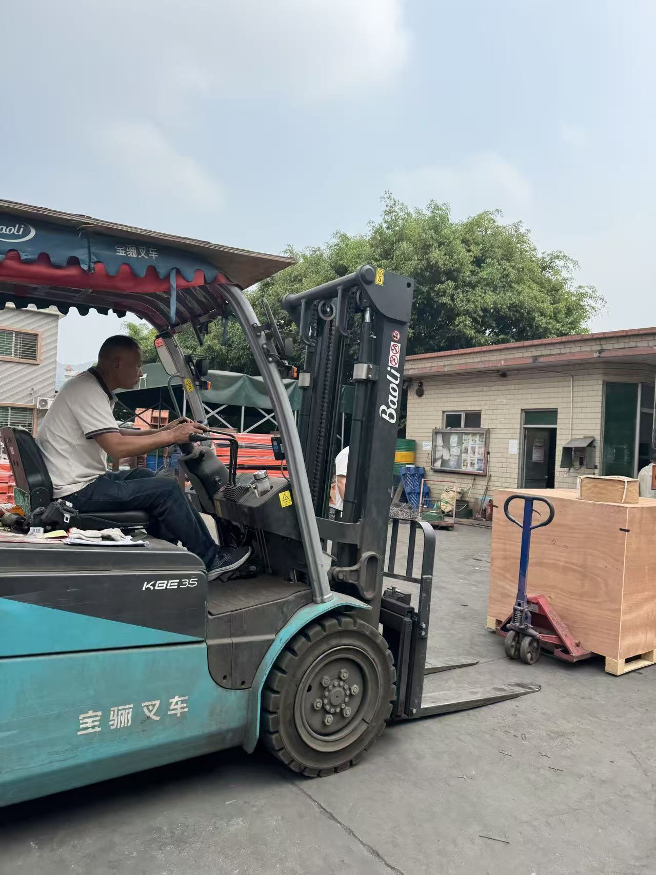 آخرین وبلاگ های شرکت در مورد تحویل جهانی در عمل: قفسه‌های نگهداری قالب در حال جابجایی